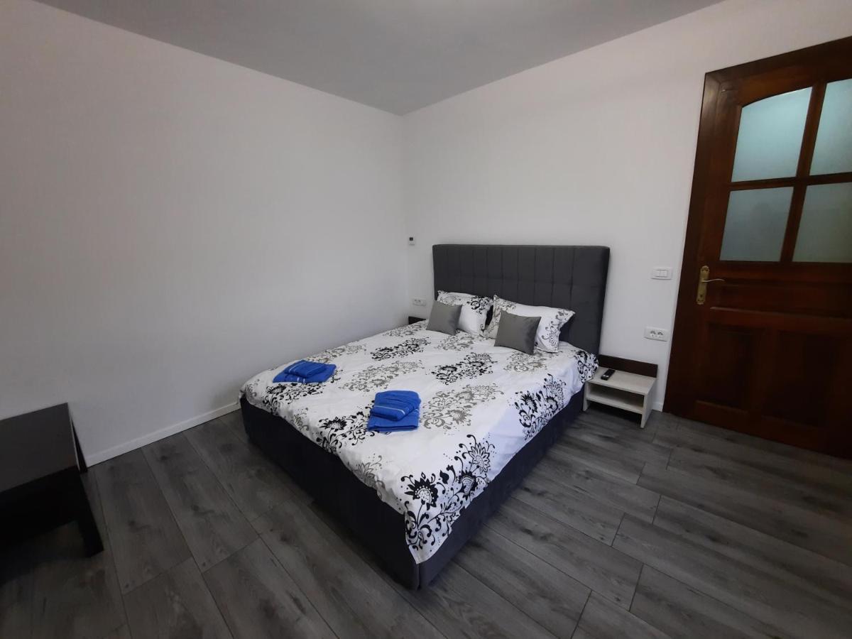 Apartamento House Side By Side Braşov Exterior foto