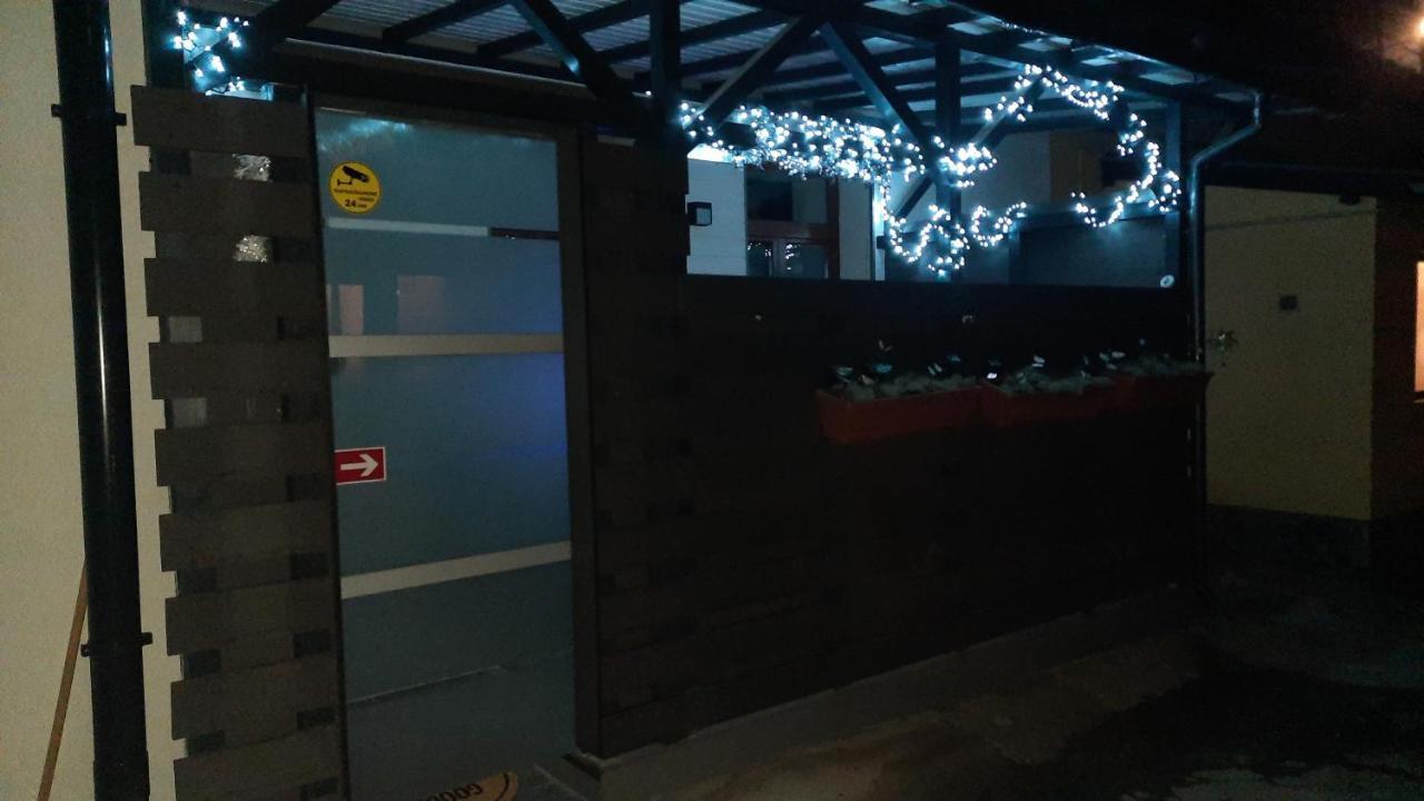 Apartamento House Side By Side Braşov Exterior foto