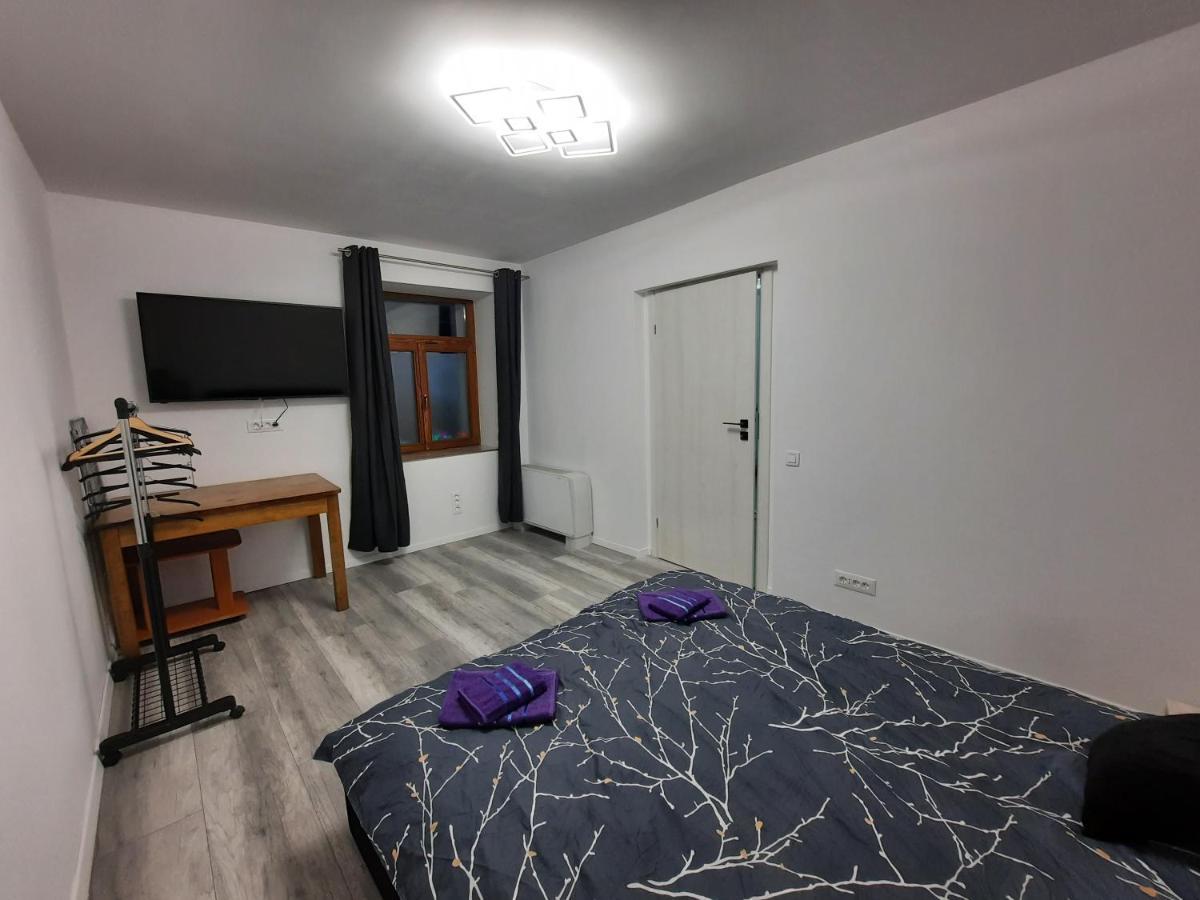 Apartamento House Side By Side Braşov Exterior foto